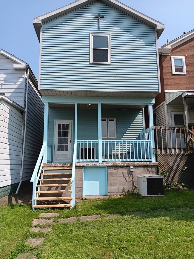 Back Porch - 109 E 12th Ave