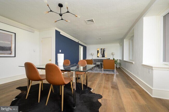 Foto del edificio - 1385 Woodland Rd