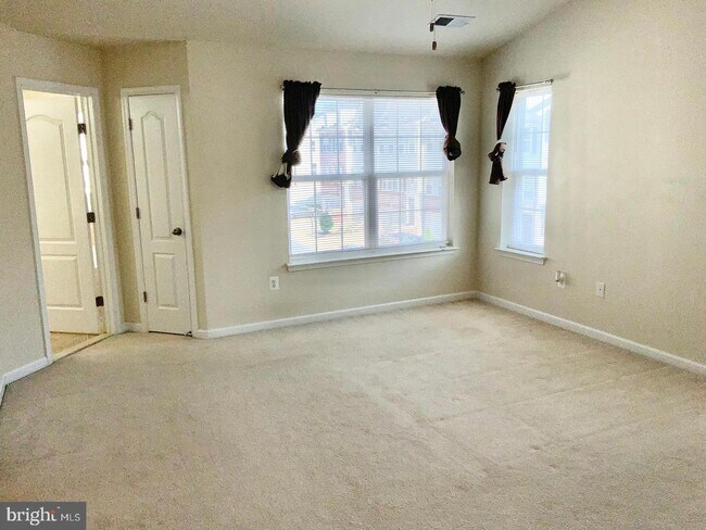Building Photo - 502 Cardinal Vista