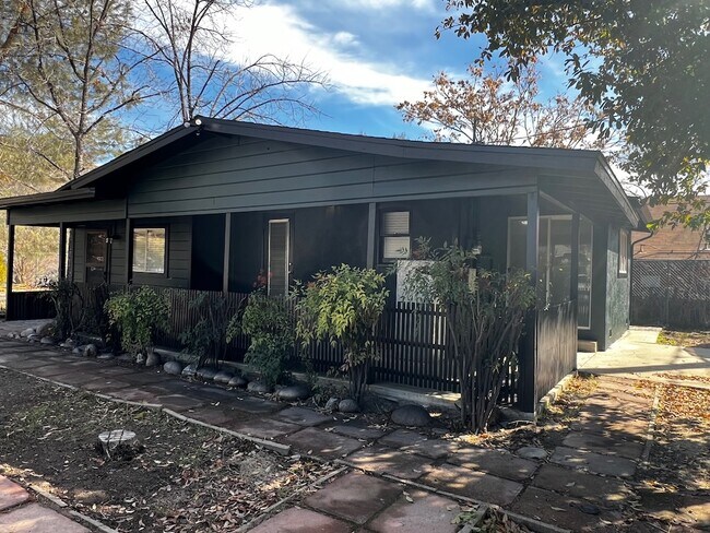 Foto del edificio - 367 Sirretta St