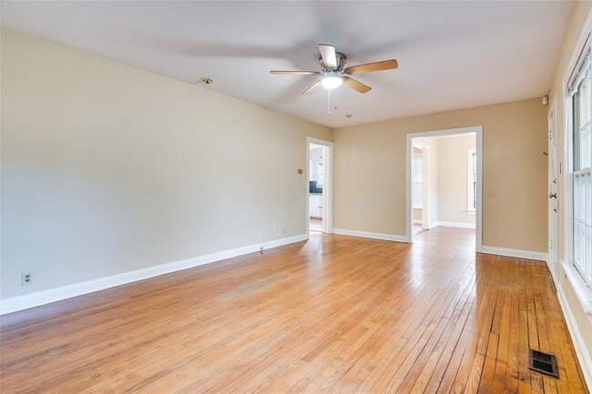 Foto del edificio - 1011 E 49th St