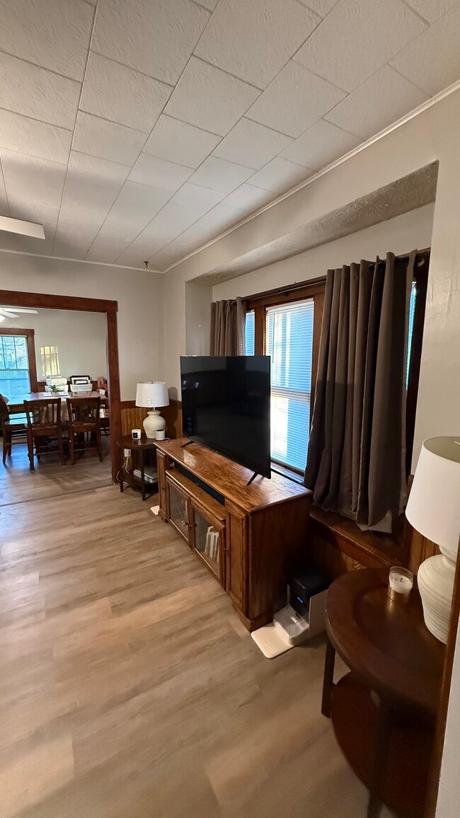 Building Photo - 137 N Columbia Ave