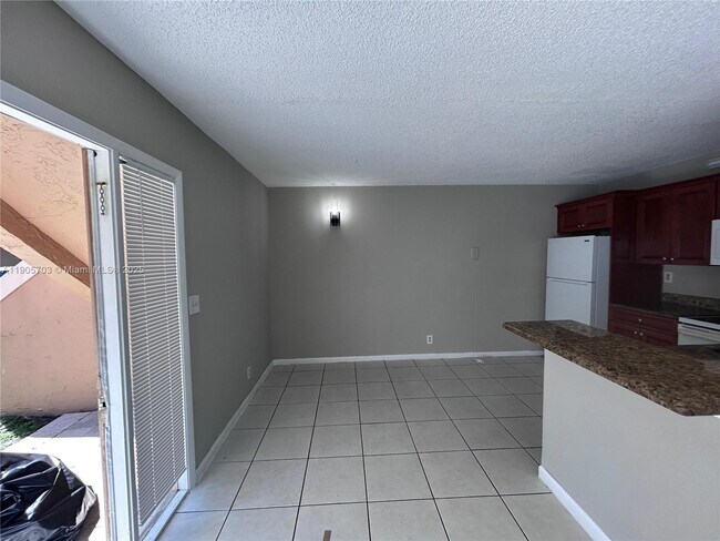 Foto del edificio - 11481 NW 42nd St