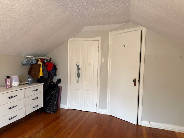 Photo du bâtiment - CUTE 1 Bedroom in Old South * 450 Sqft * Parking * AVAIL NOW
