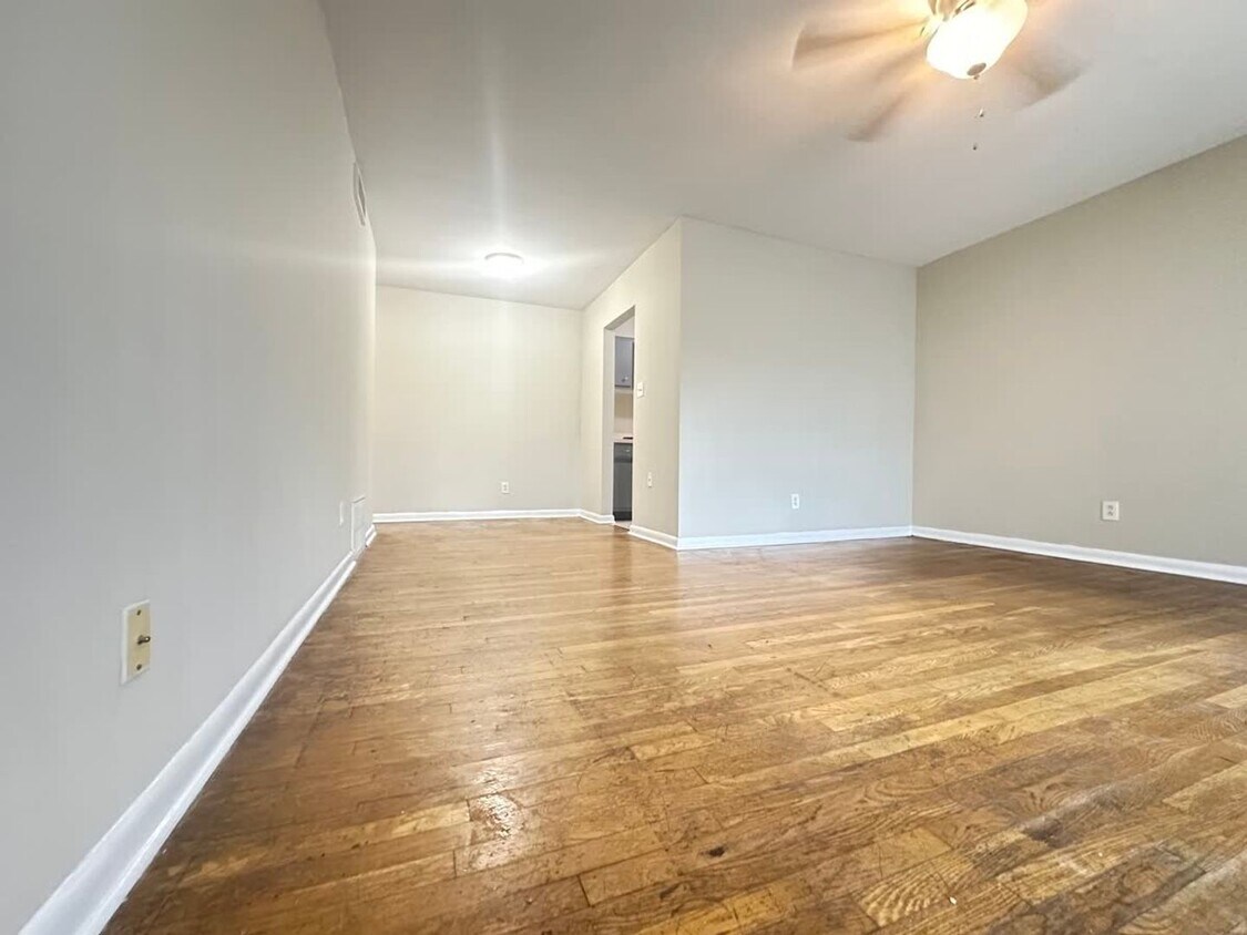 Foto principal - 1568 Alexandria Dr
