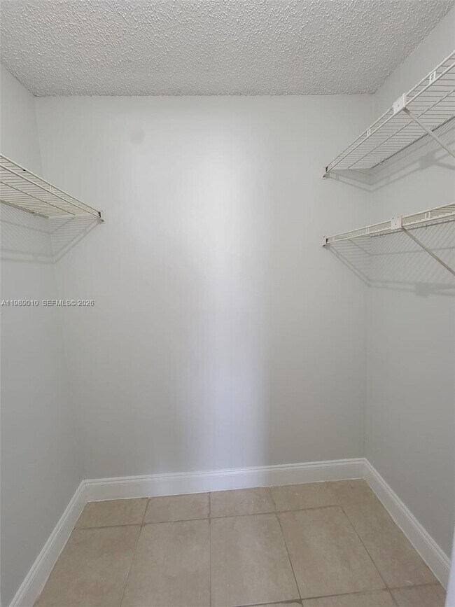 Foto del edificio - 5881 NW 57th Ave