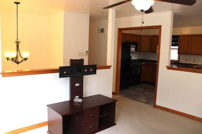 Building Photo - 35 Catalpa Dr