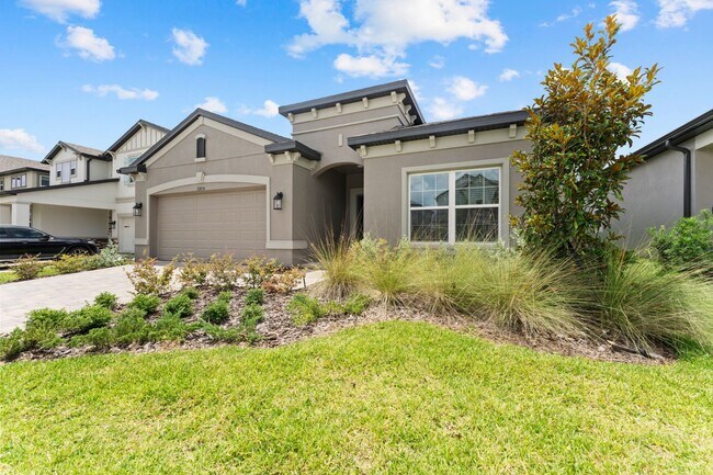 Foto del edificio - Absolutely stunning and practically brand-new 4 BR+ flex room(office)/3 BA/2-car garage executive...