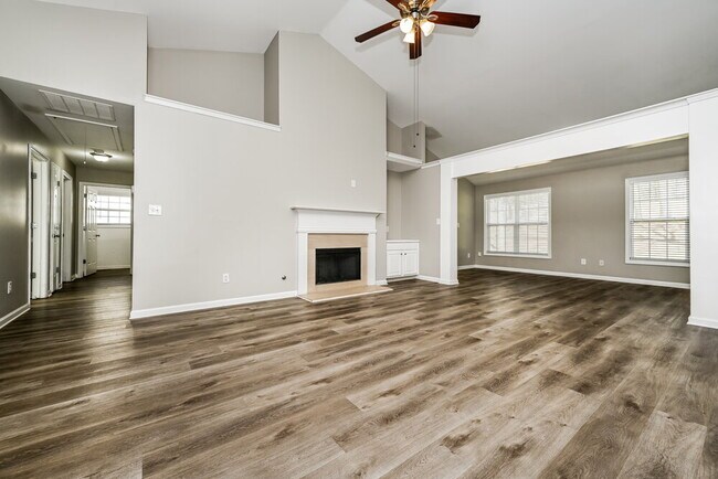 Building Photo - 420 Eglington Tr