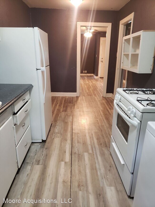 Building Photo - 2 br, 1 bath House - 915 W Pecan