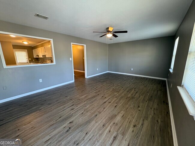 Foto del edificio - 1701 Claxton Dairy Rd