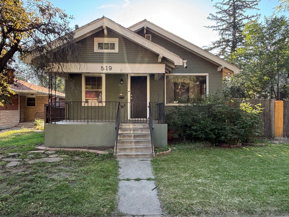 Available Now! Single family home just mi... - Available Now!  Single family home just mi...