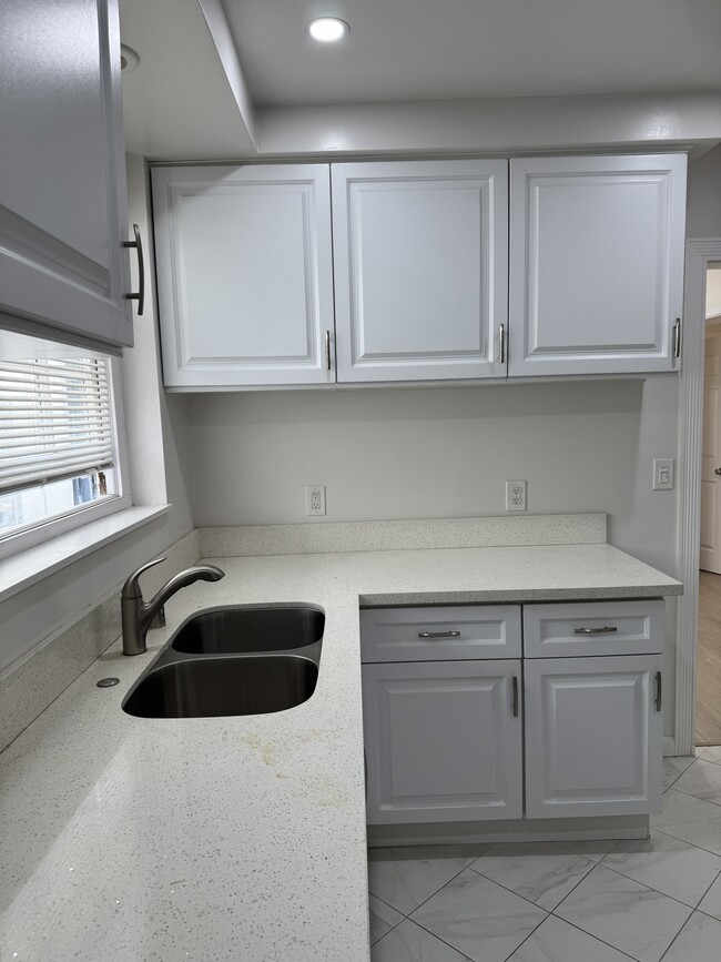 Building Photo - 5154 Marathon St