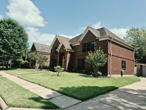 Building Photo - 18703 Evergreen Falls Dr