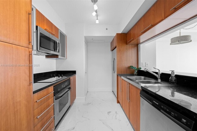 Building Photo - 610 W Las Olas Blvd