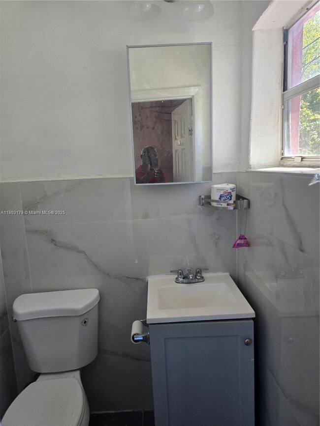 Foto del edificio - 210 NW 69th St