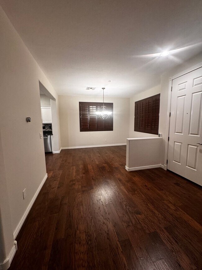Foto del edificio - 5 BEDROOM HOME IN POWER RANCH