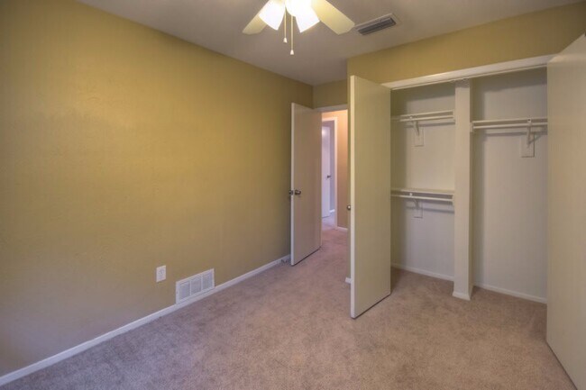 Building Photo - 1514 Rockbrook St