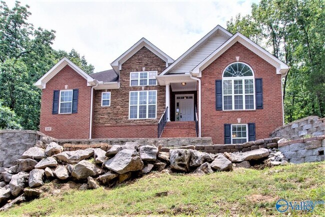 Building Photo - 1108 Summerwood Cir SE