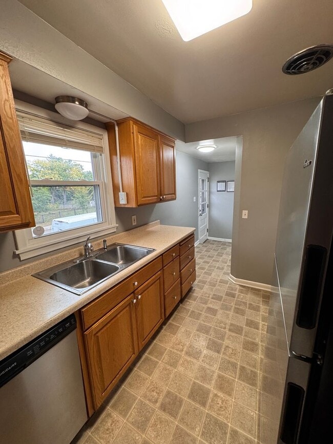 Building Photo - 5000 Vincent Ave S