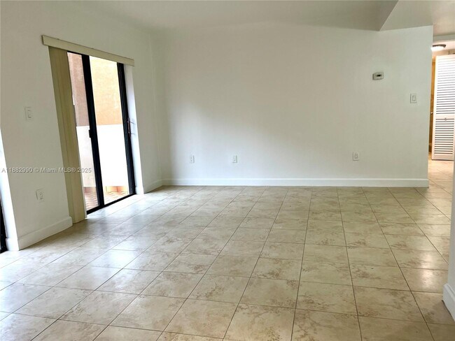 Foto del edificio - 5249 NW 7th St