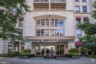 Building Photo - 888 N Quincy St