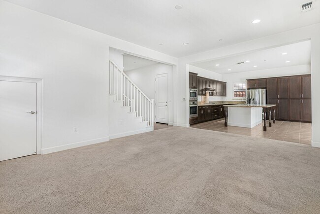 Foto del edificio - Charming 4BR/4BA Single-Family Home in Sou...