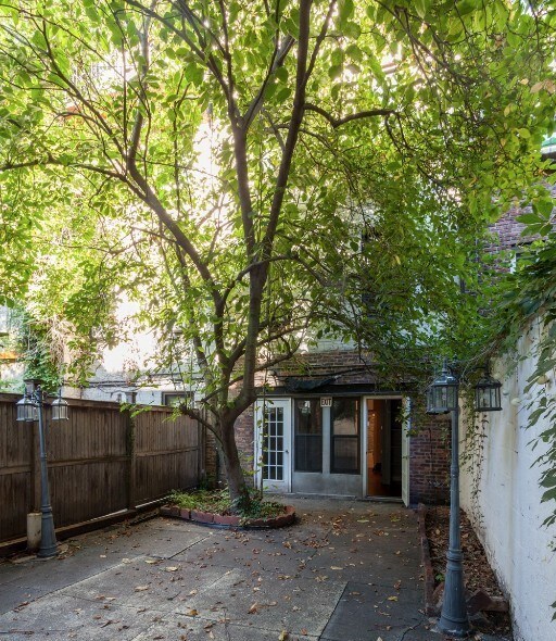 Primary Photo - 346 E 18th St