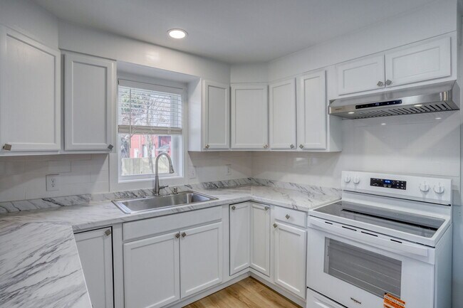 Foto del edificio - 35617 Airport Rd