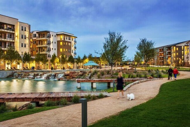 Foto del edificio - 3600 Windhaven Pkwy