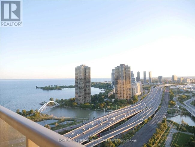 Building Photo - 105 The Queensway