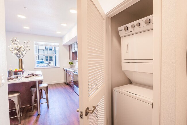 Foto del edificio - EATON RANCH APARTMENTS