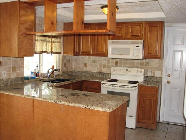 Building Photo - 9831 Lamantin Dr