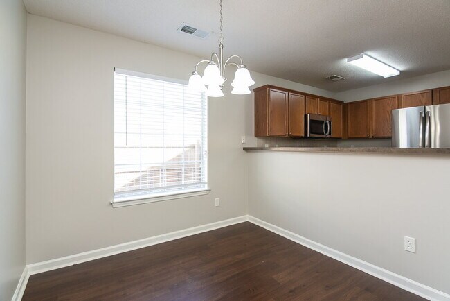 Foto del edificio - 10049 Mill Hill Ave