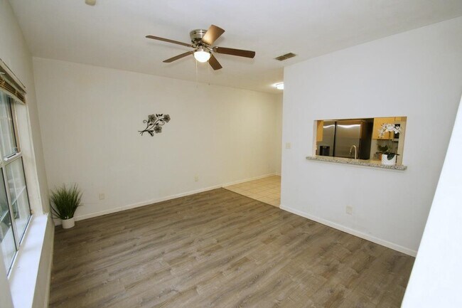 Building Photo - 3100 Dian Rd