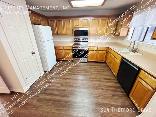 Building Photo - 304 Thetford Dr