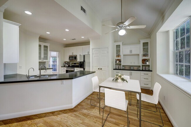 Foto del edificio - 3608 Timberside Cir Dr