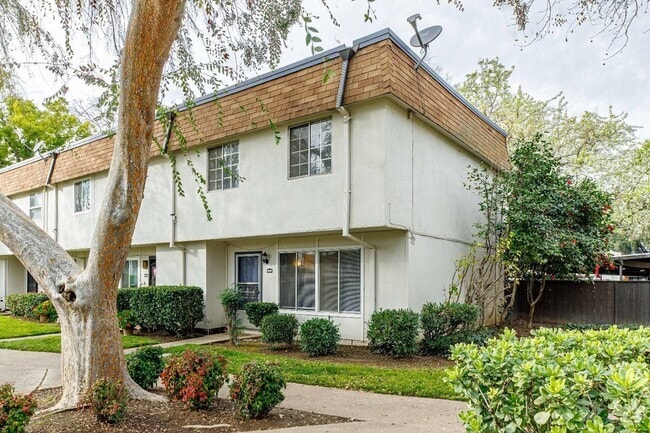 Building Photo - 8820 La Riviera Dr