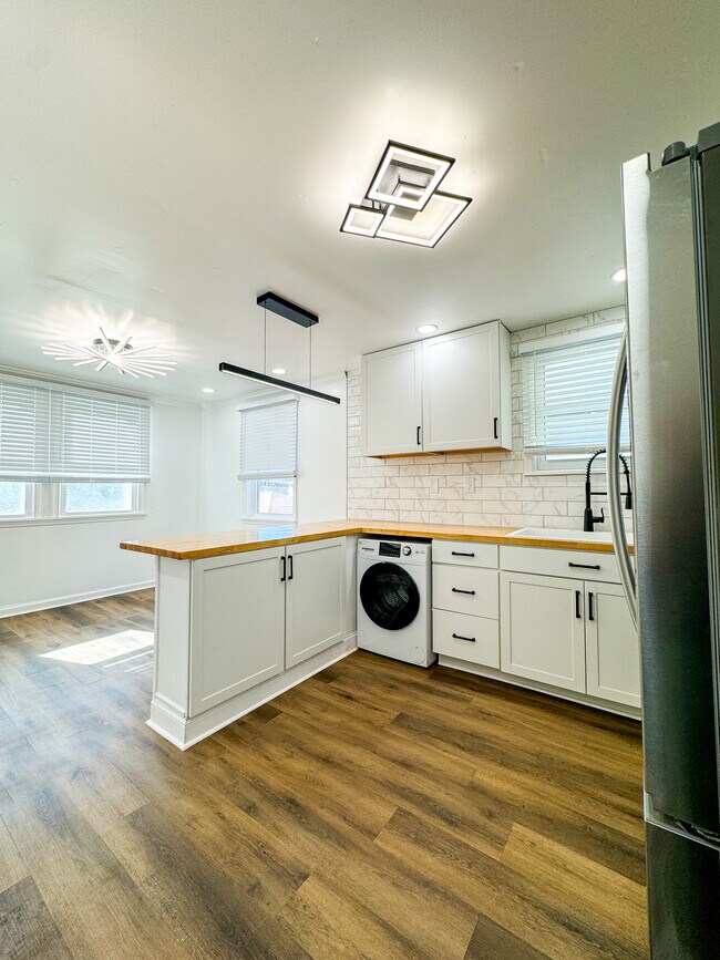 Foto del edificio - 711 W 44th St