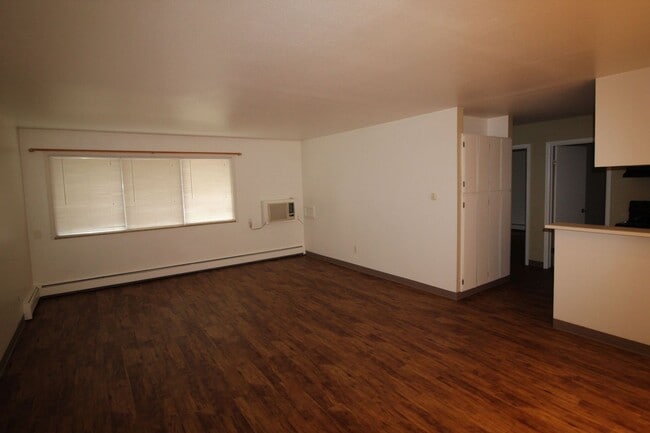 Building Photo - Great Condo