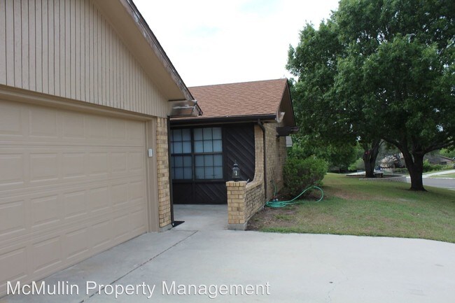 Foto del edificio - 3 br, 2 bath House - 2310 Whitney