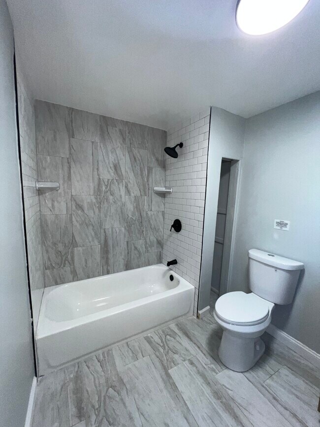 Foto del edificio - 2621 Price St