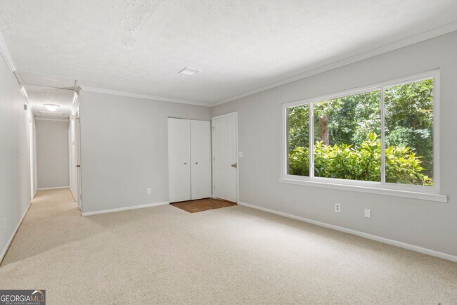 Building Photo - 142 Deer Run