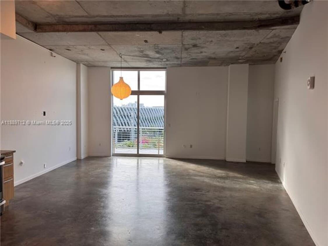 Photo - 2001 Meridian Ave unit 522 (A11889712)