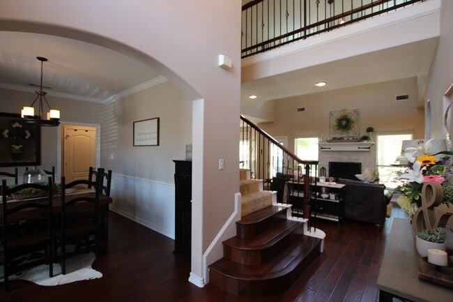 Foto del edificio - Lease Takeover Opportunity Available: Stun...