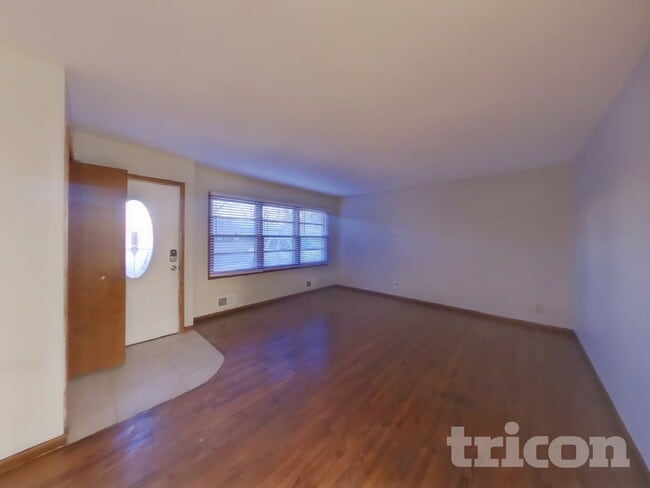 Foto del edificio - 3733 Hillsboro Ave N