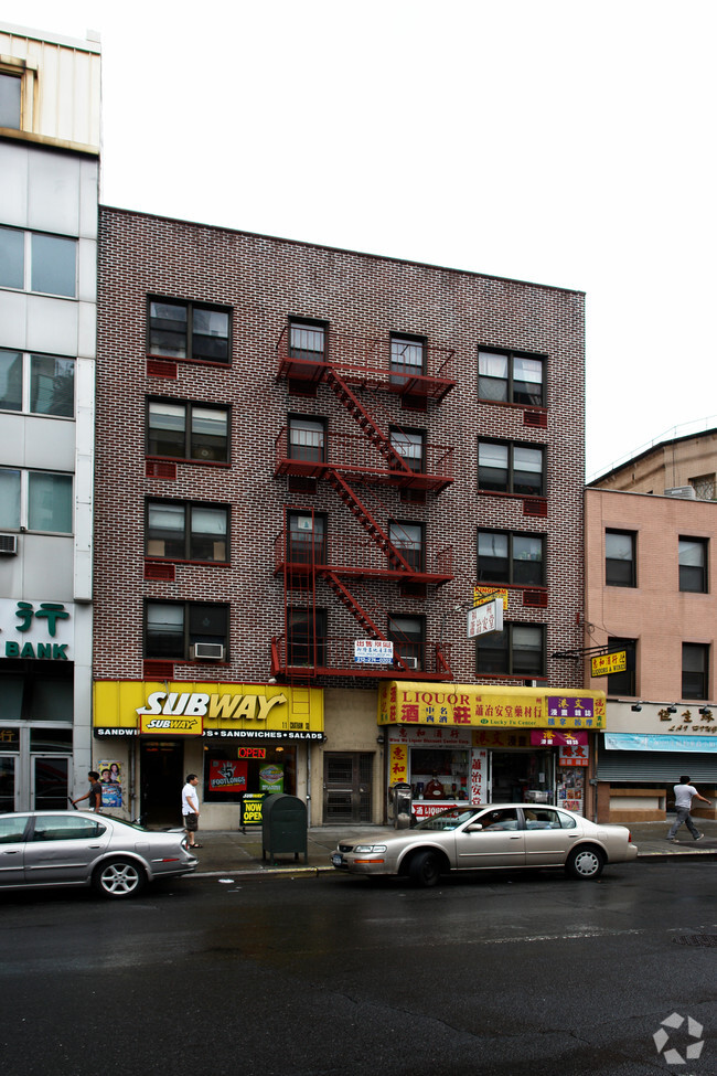 Foto del edificio - 11-12 Chatham Sq