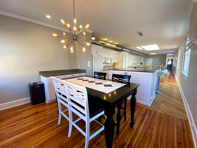 ¡Cocina y comedor espaciosos! - 116 E Council St