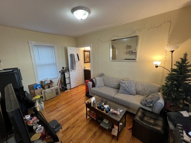 Building Photo - 2 bedroom in Cambridge MA 02140