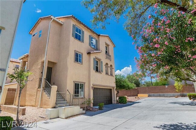 Foto del edificio - Completely Upgraded 3 bed 2.5 bath home lo...